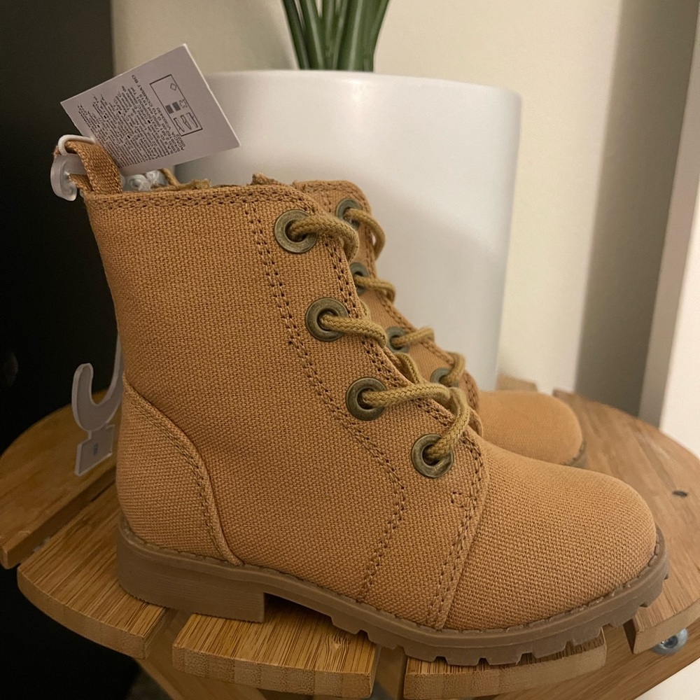 NEW Kids combat boots (tags are no longer on) never worn